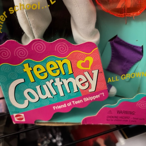 1996 TEEN COURTNEY ALL GROWN UP BARBIE DOLL - Picture 13 of 16